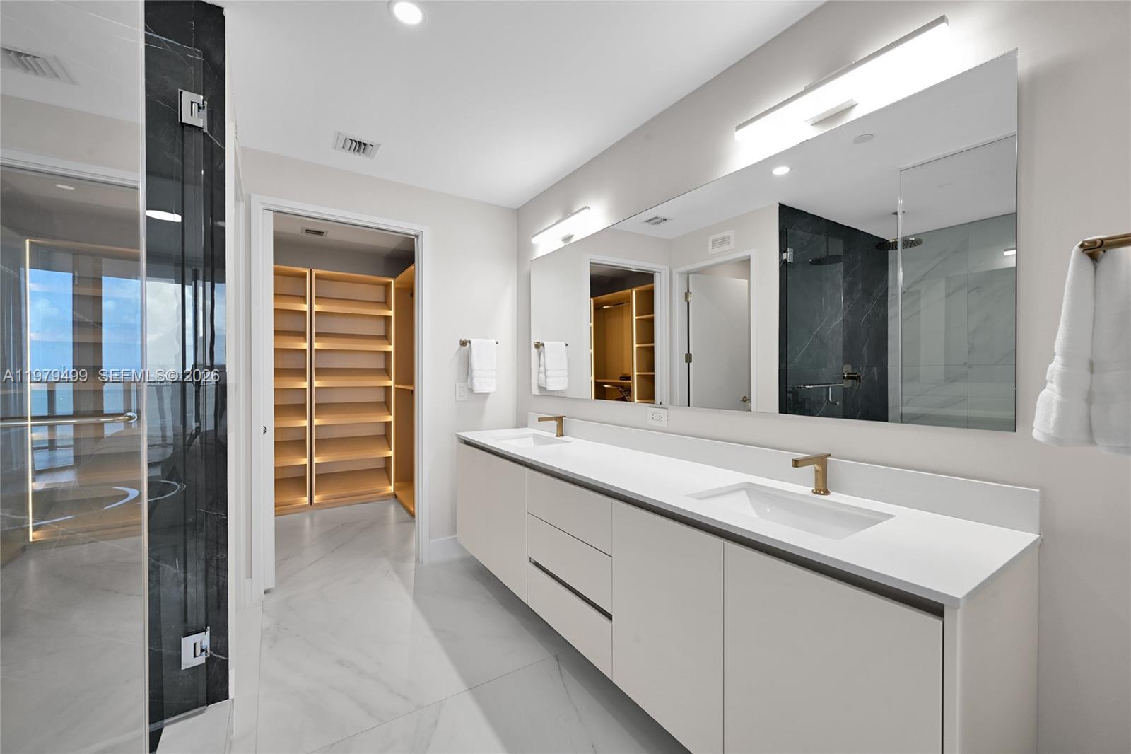 ARIA RESERVE SOUTH CONDO - Residential Lease