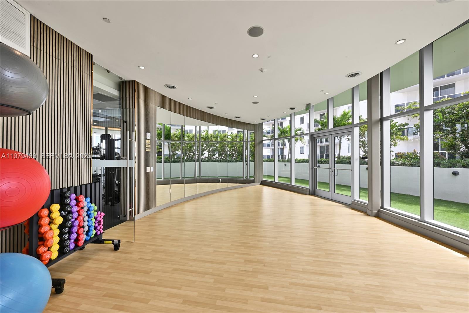 ARIA RESERVE SOUTH CONDO - Residential Lease