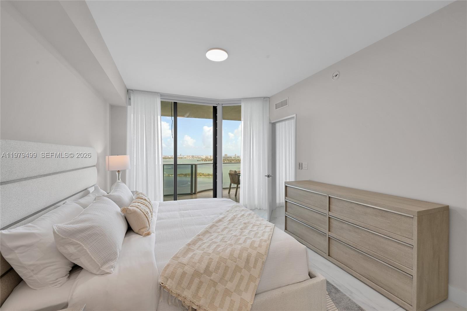 ARIA RESERVE SOUTH CONDO - Residential Lease