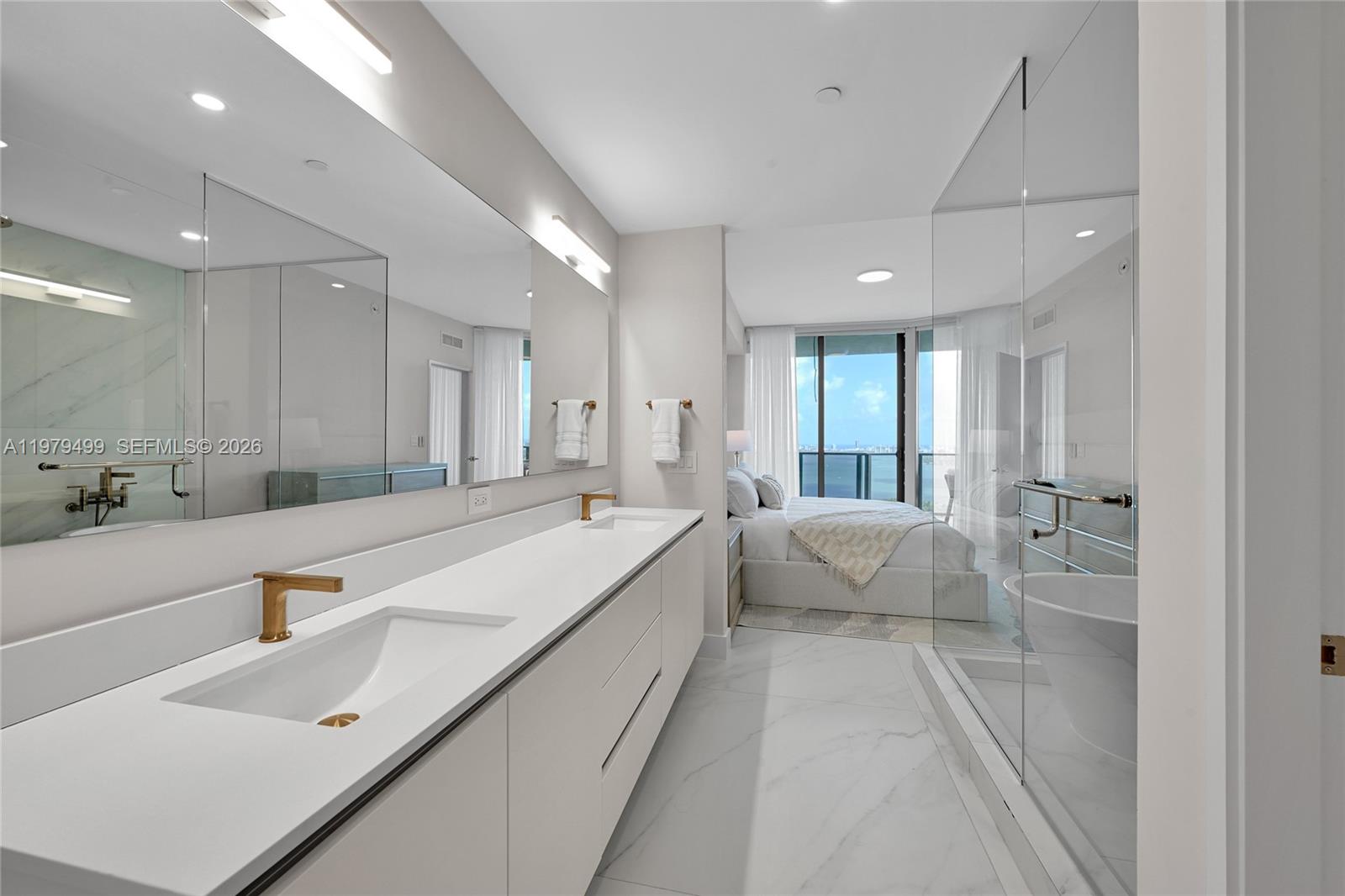 ARIA RESERVE SOUTH CONDO - Residential Lease