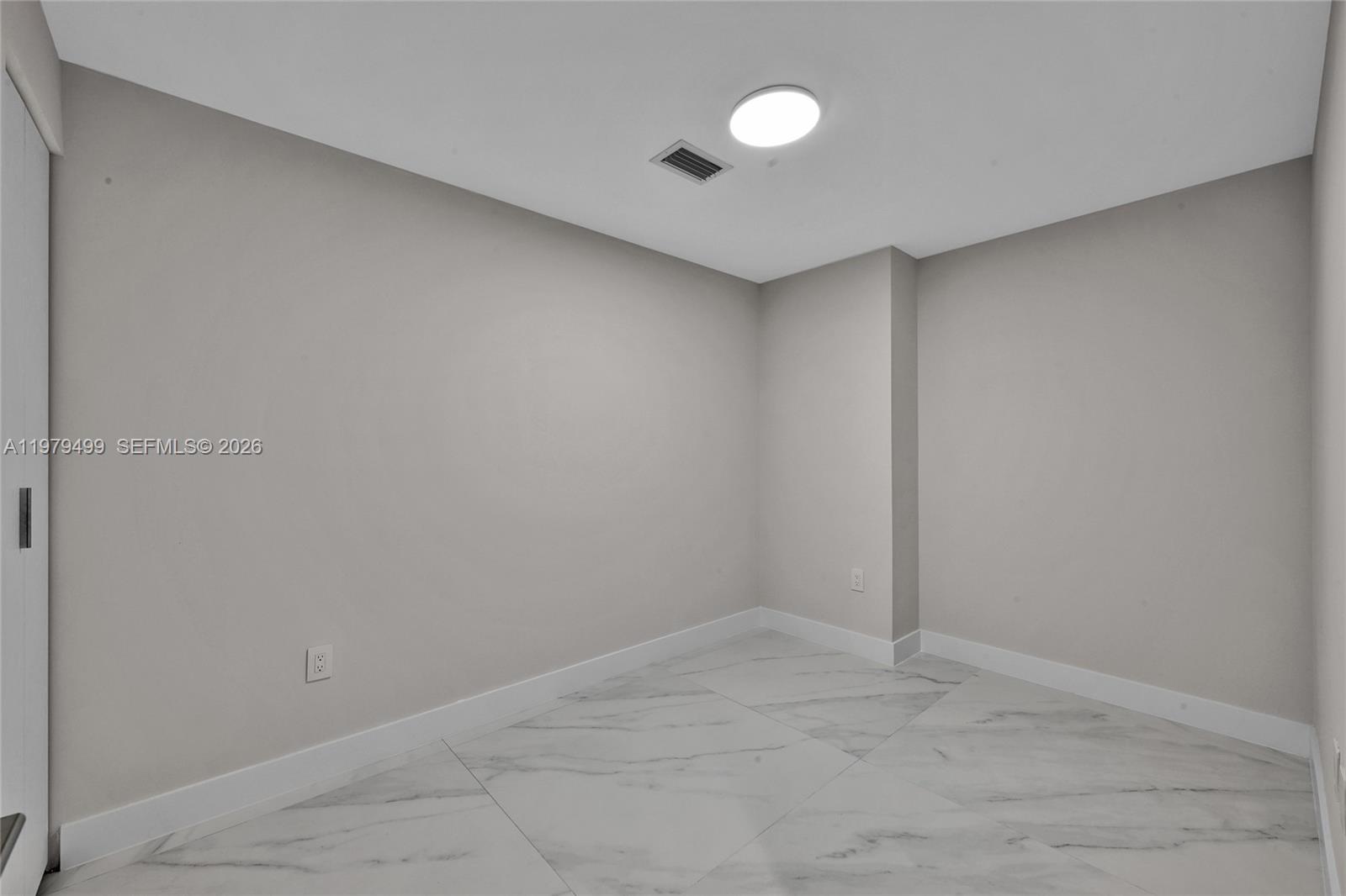 ARIA RESERVE SOUTH CONDO - Residential Lease