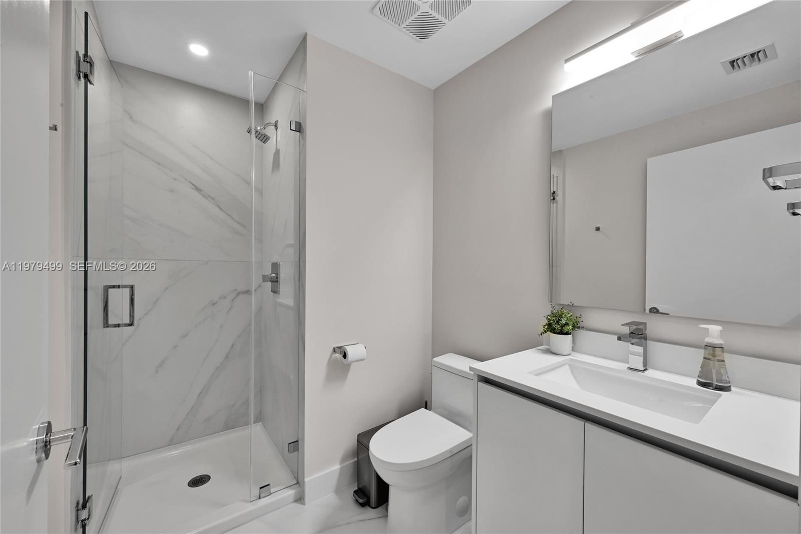 ARIA RESERVE SOUTH CONDO - Residential Lease