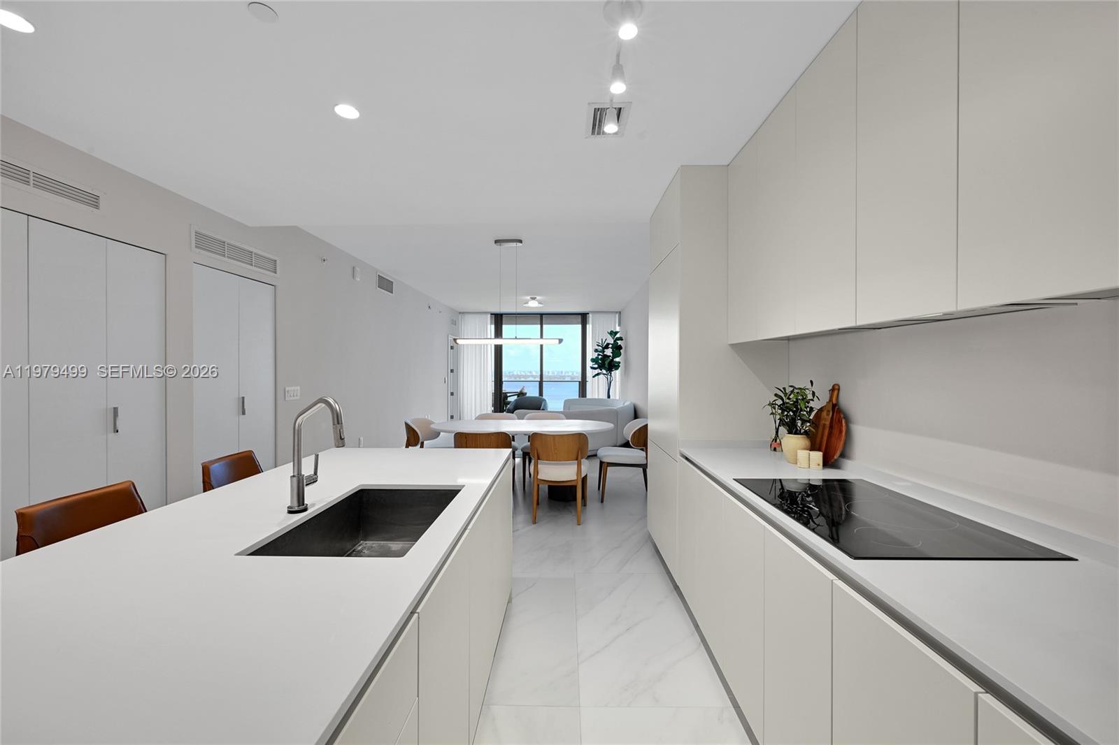 ARIA RESERVE SOUTH CONDO - Residential Lease