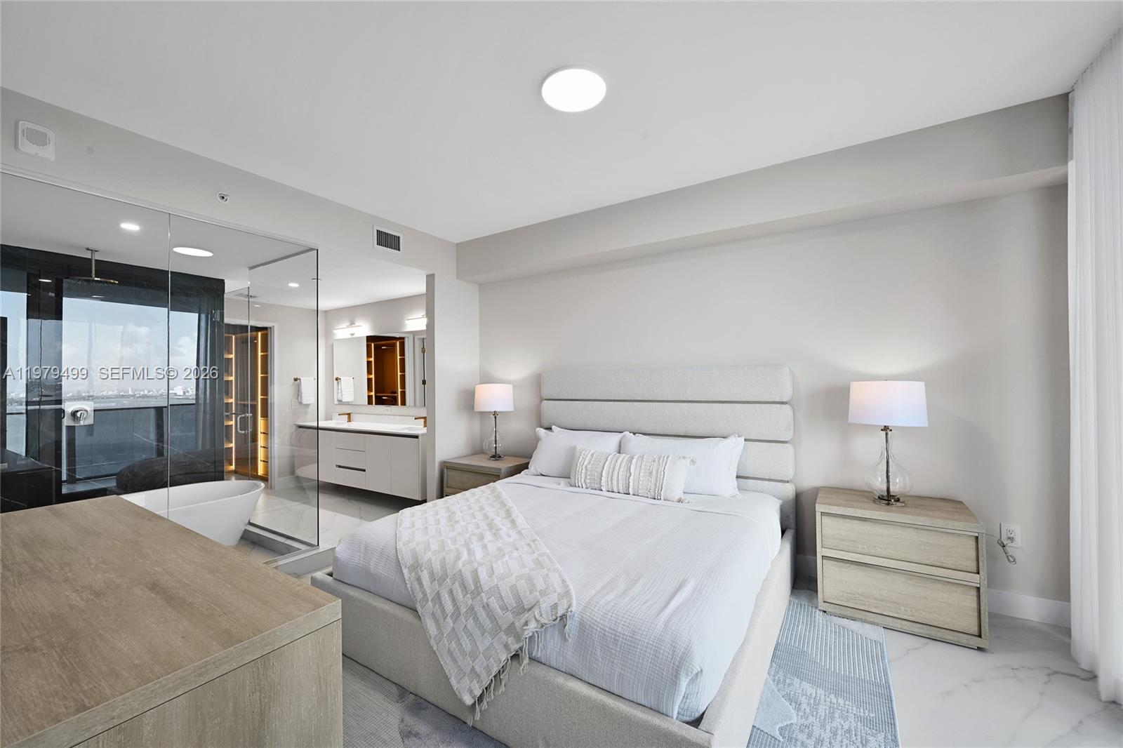 ARIA RESERVE SOUTH CONDO - Residential Lease