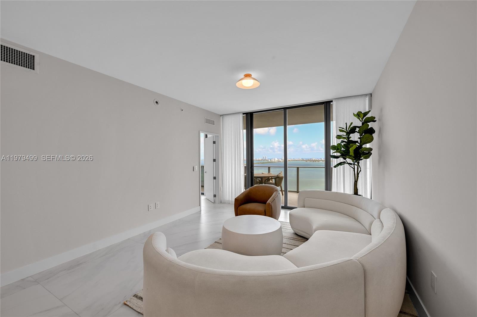 ARIA RESERVE SOUTH CONDO - Residential Lease