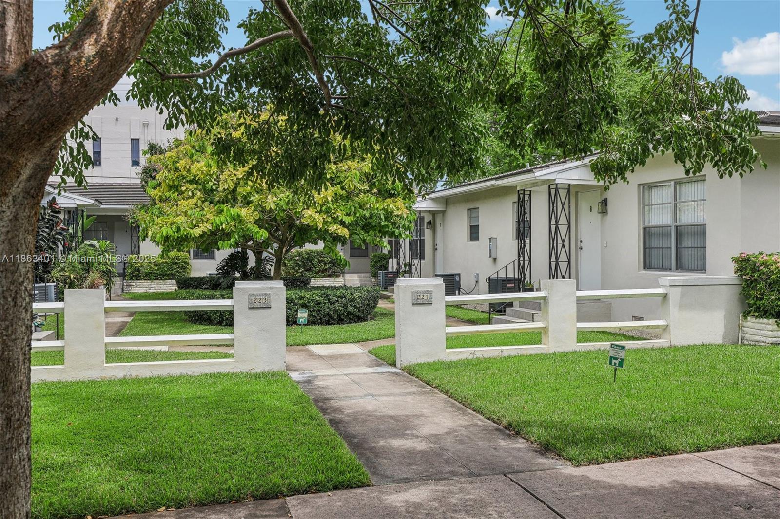 Completely remodeled and spacious 1/1 apartment. New kitchen cabinets, new countertop, new appliances and new floors throughout. Plenty of natural light and windows. Washer and Dryer in the building. Water Included. ***Location!!!*** Close to shopping centers, restaurants, and transportation!! See Virtual Tour.