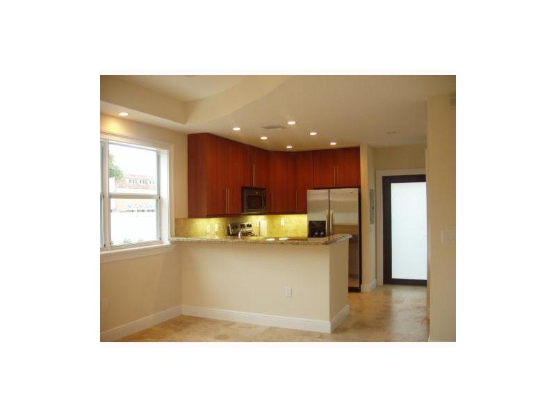 2714 COCONUT CONDO - Residential Lease