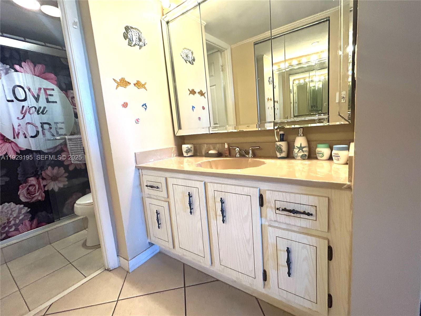 900 Saint Charles Pl 606