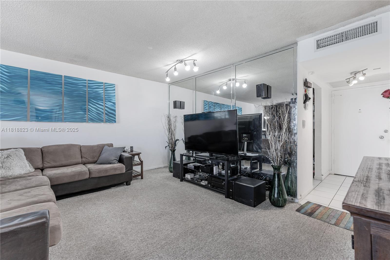 5838 Collins Ave 14G