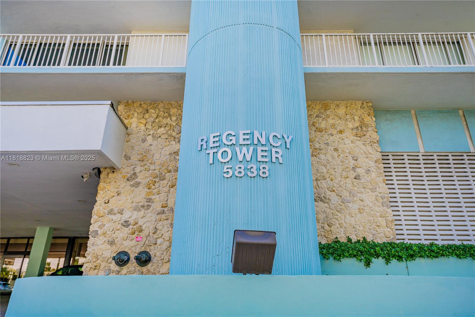 5838 Collins Ave 14G, Miami Beach, Miami-Dade County, Florida - 1 Bedrooms  
2 Bathrooms - 