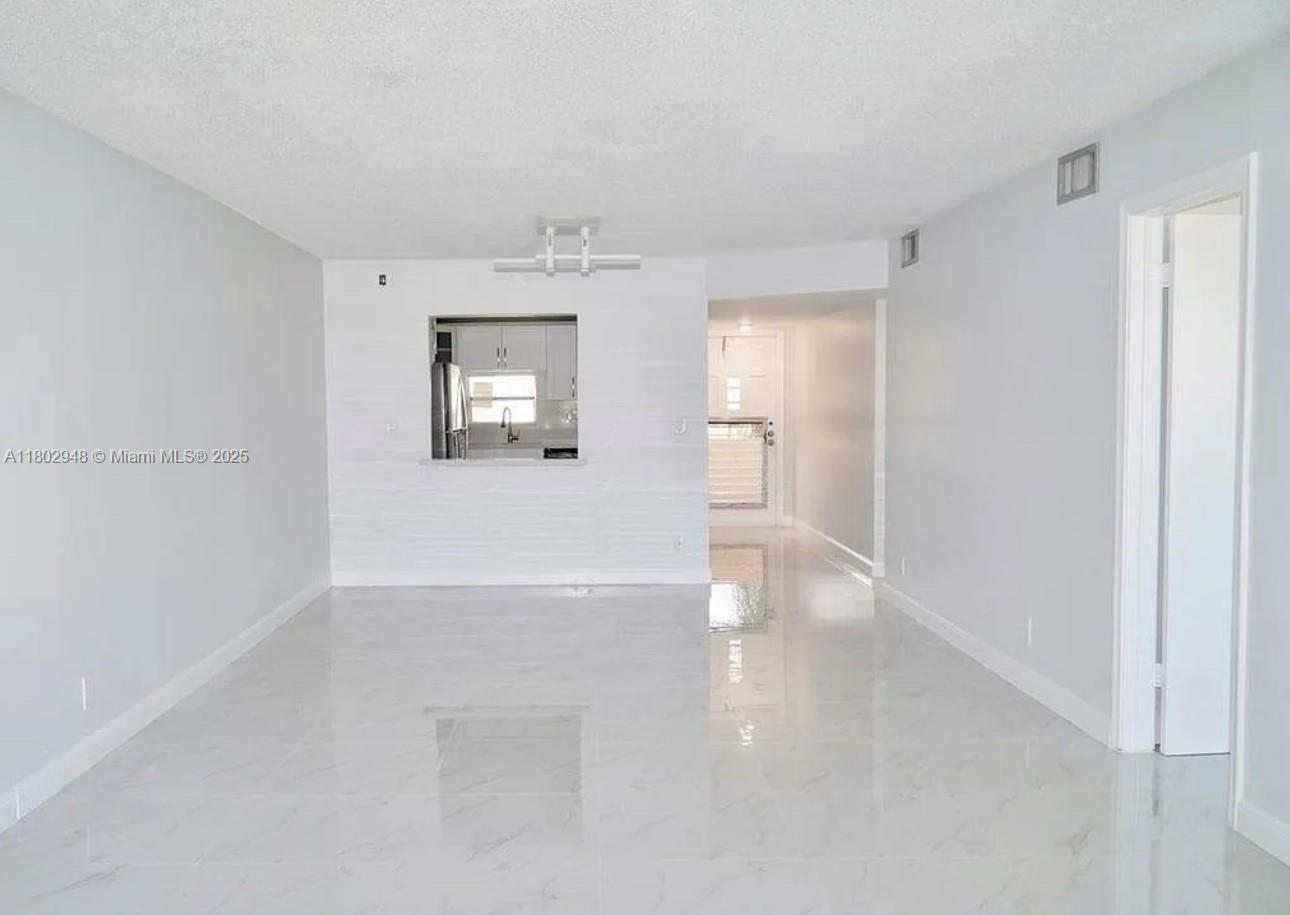 691 S Hollybrook Dr 208, Pembroke Pines, Miami-Dade County, Florida - 2 Bedrooms  
2 Bathrooms - 