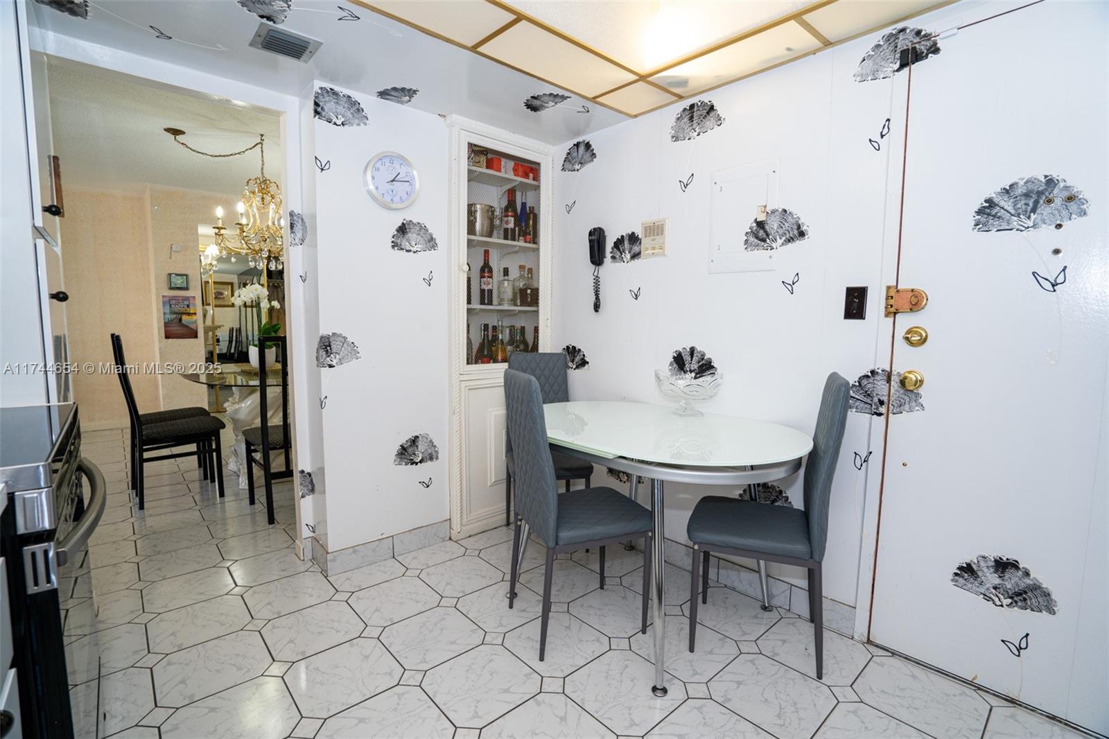 PLAZA TOWERS NORTH CONDO - Residential