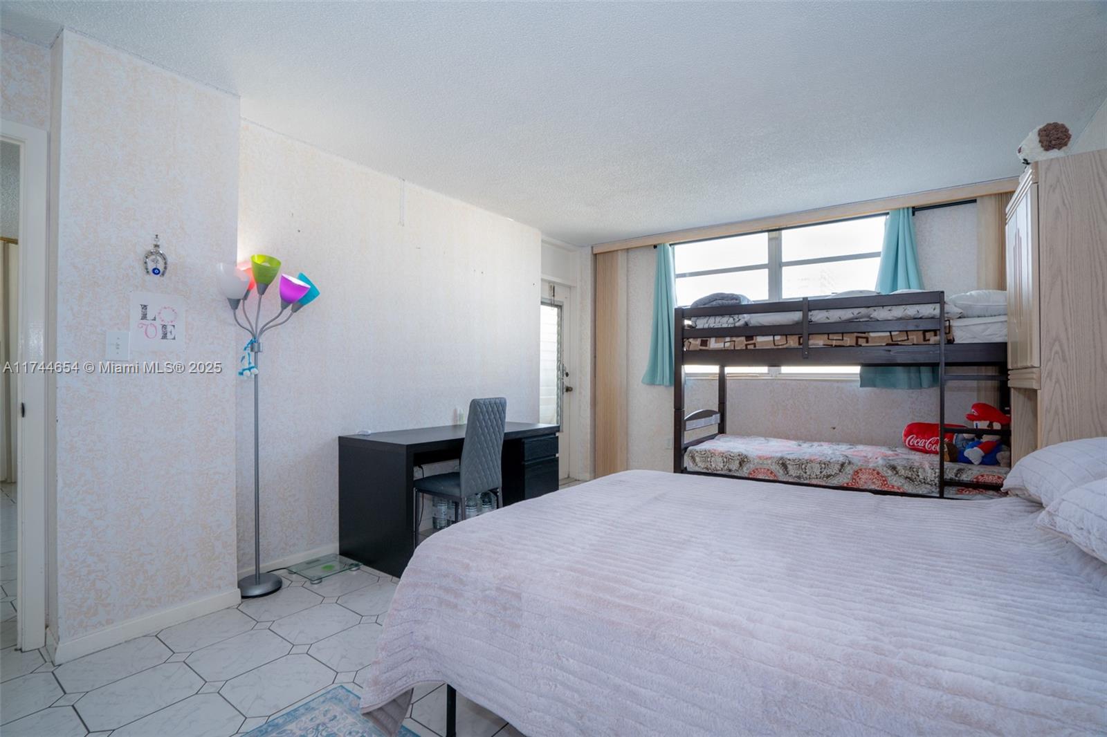 PLAZA TOWERS NORTH CONDO - Residential