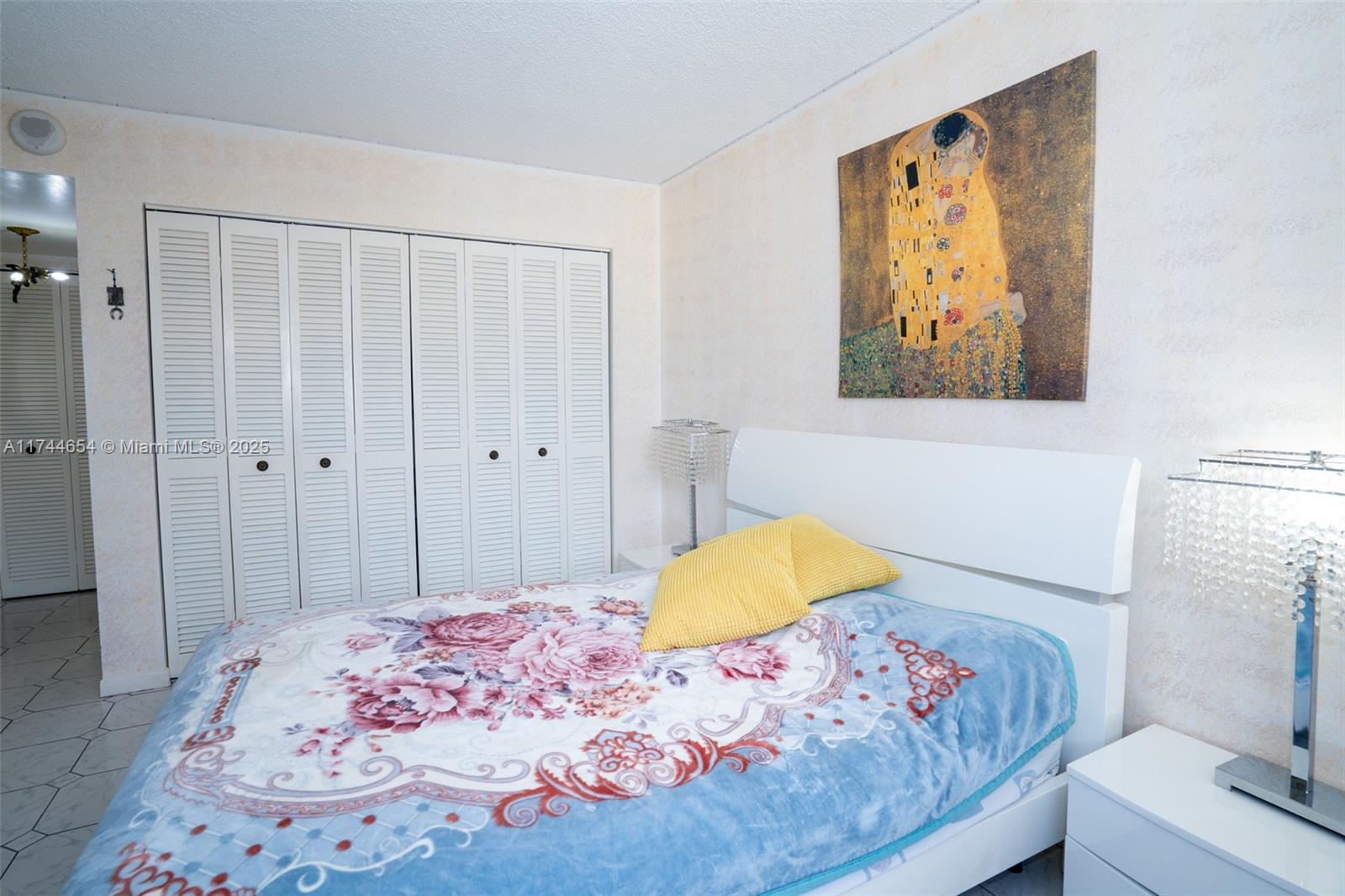 PLAZA TOWERS NORTH CONDO - Residential