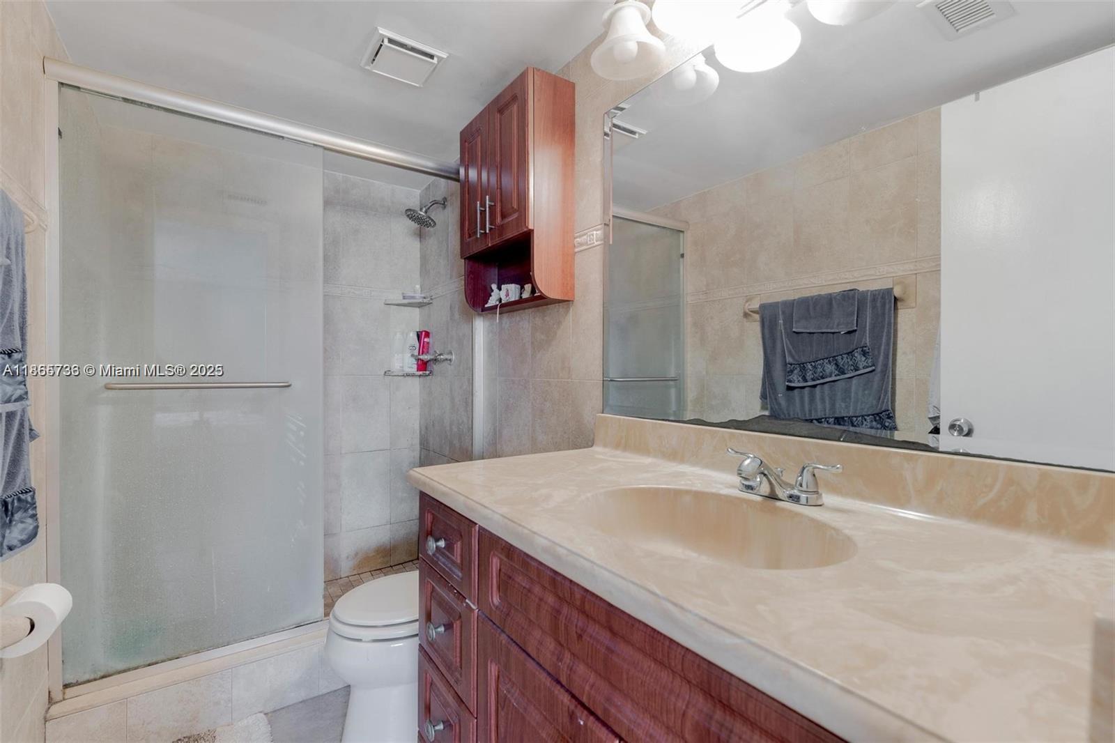 109 Lake Emerald Dr 103
