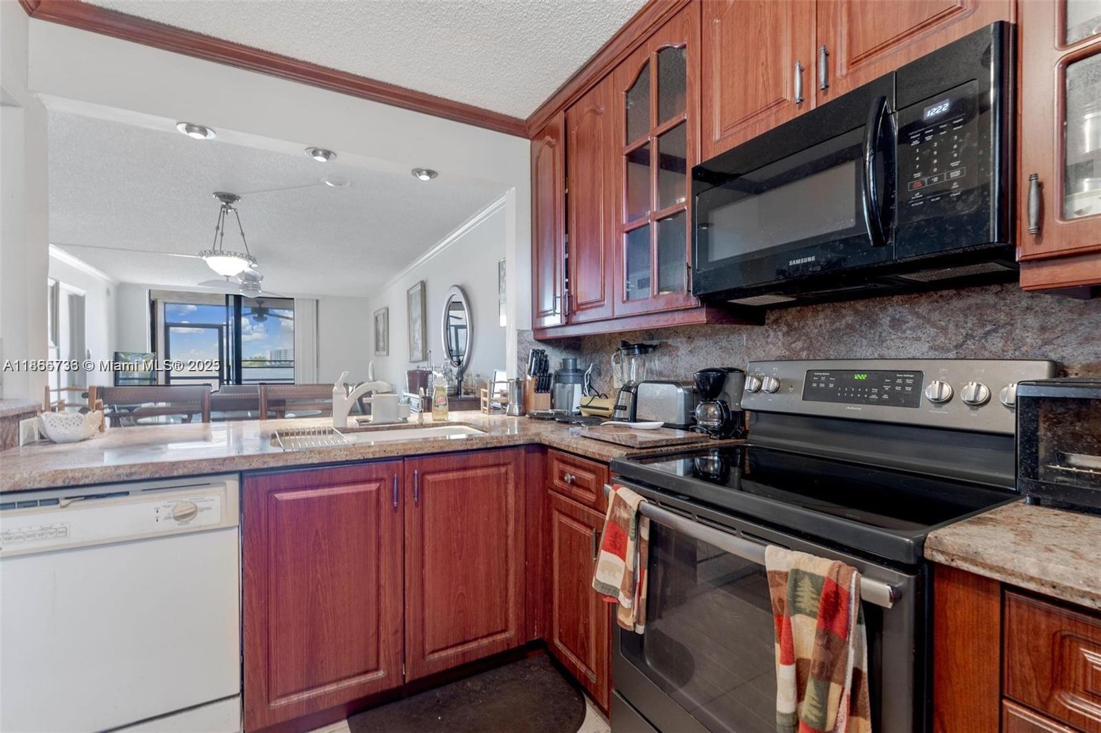 109 Lake Emerald Dr 103
