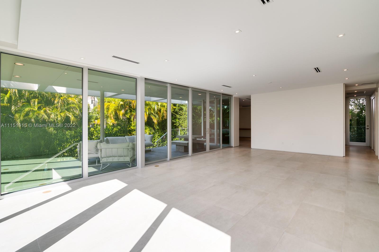 TROPICAL ISLE HOMES SUB - Residential