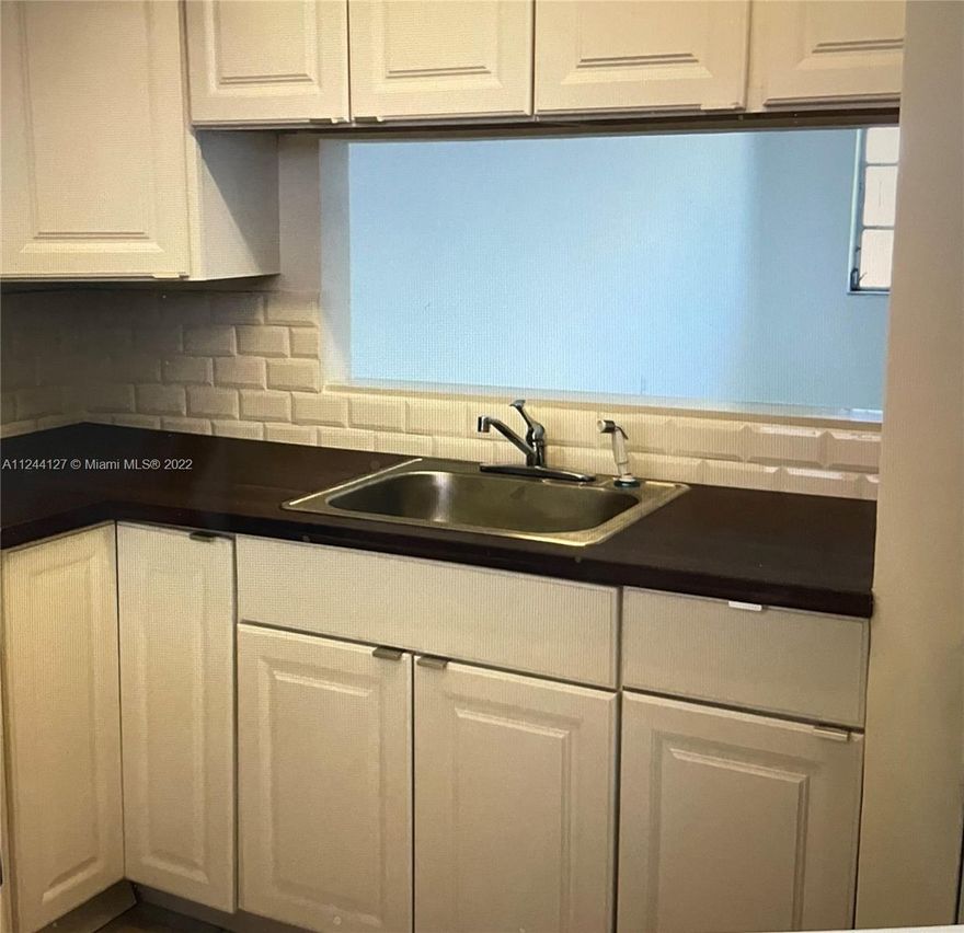 *** Great Investment opportunity. Currently leased for $1400 per month until July 2023. This is a great unit in the heart of Aventura. Location Location Location. Walking distance to everything including Aventura Mall. Unit comes with one assigned parking spot and guest parking is available. Fantastic amenities include Gym, large pool and party room for any events. Equal Housing Opportunity.