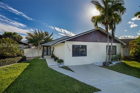 Photo of 3620 SW 112th Pl, Miami, FL 33165 (MLS # A11888236)