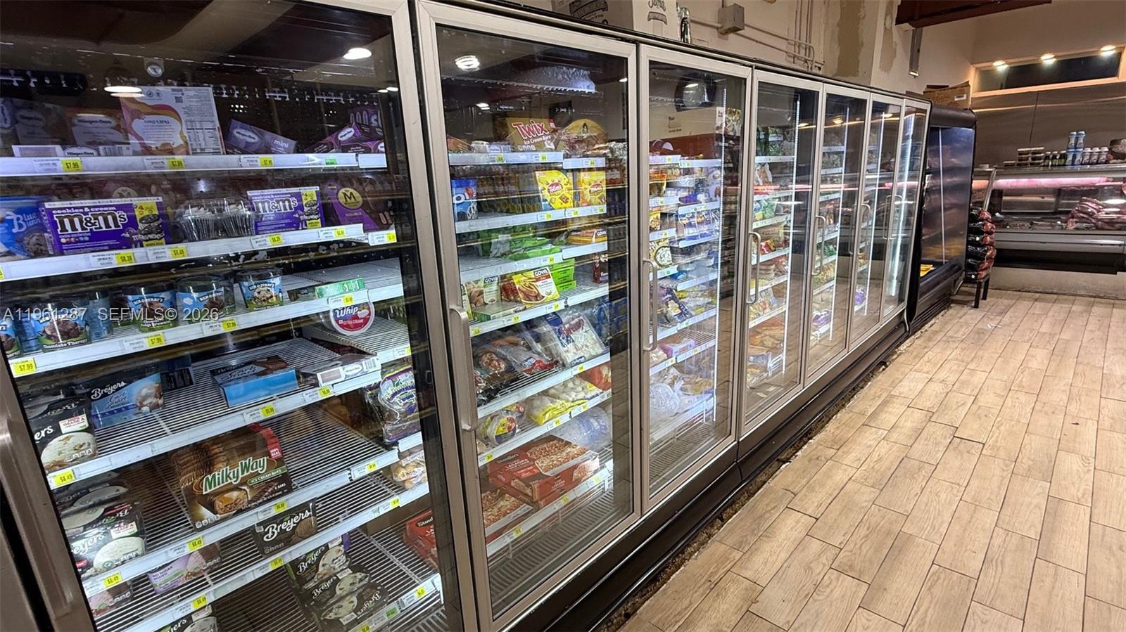 LAWRENCE ESTATE LAND COS - Land