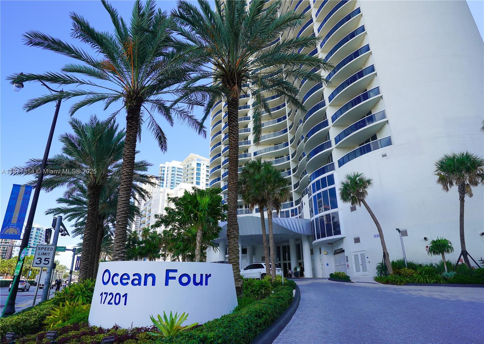 17201 Collins Ave 706
