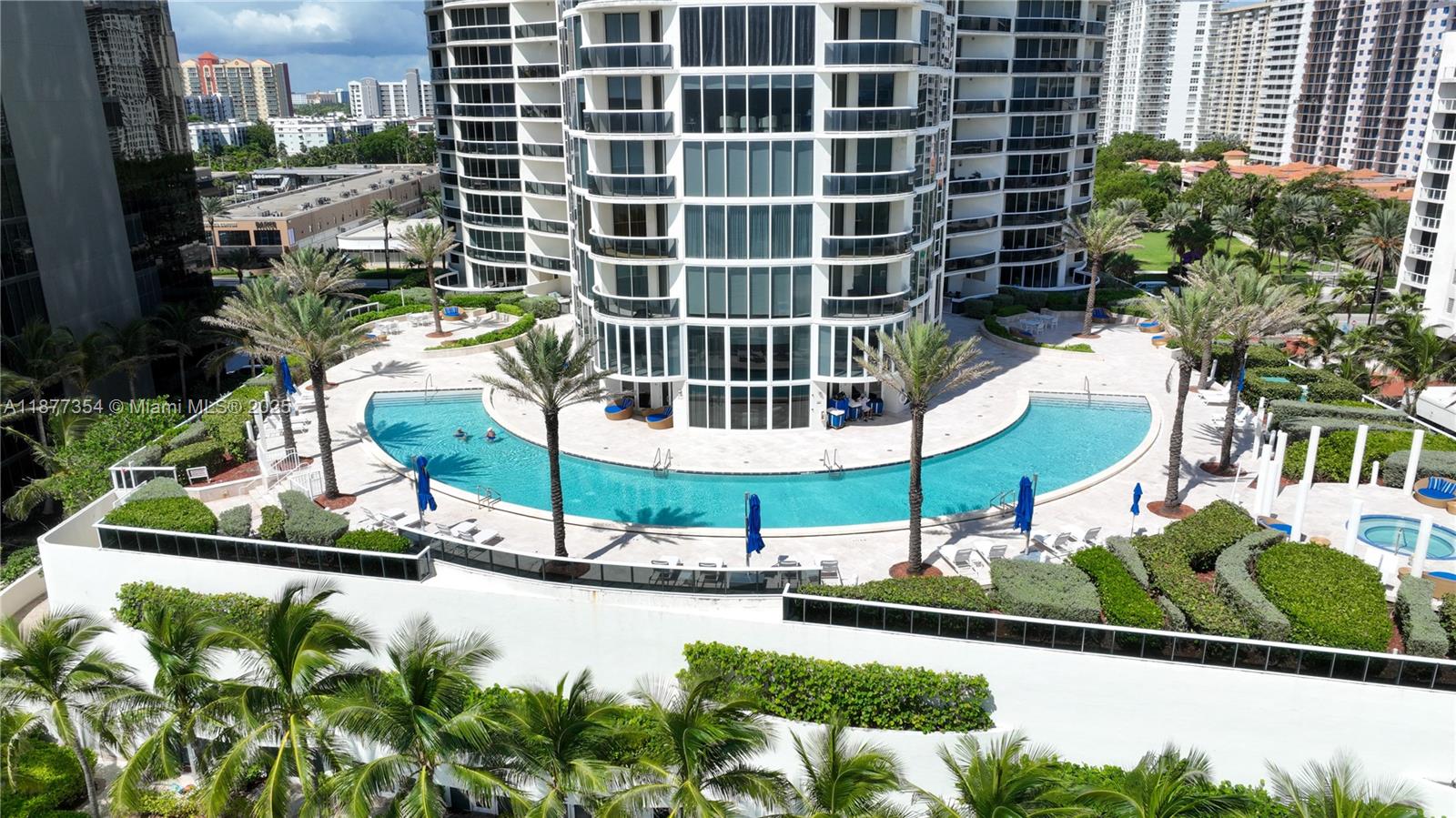 17201 Collins Ave 706