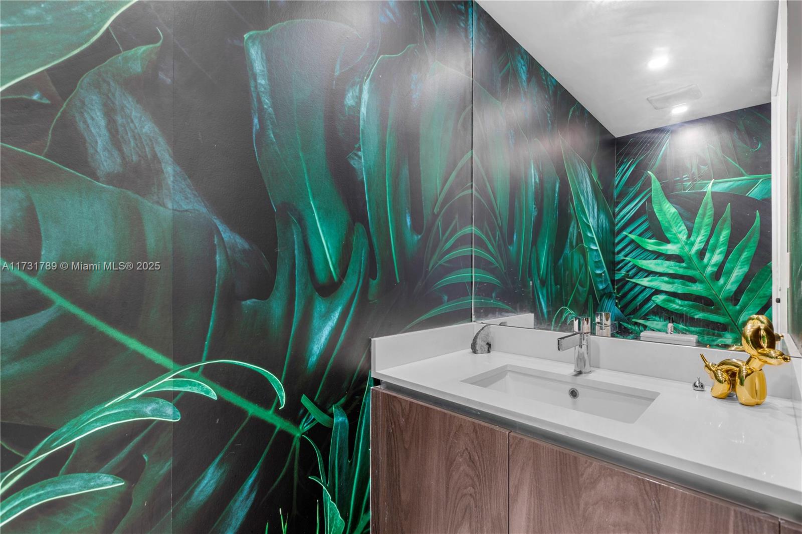 ONE PARAISO CONDO - Residential