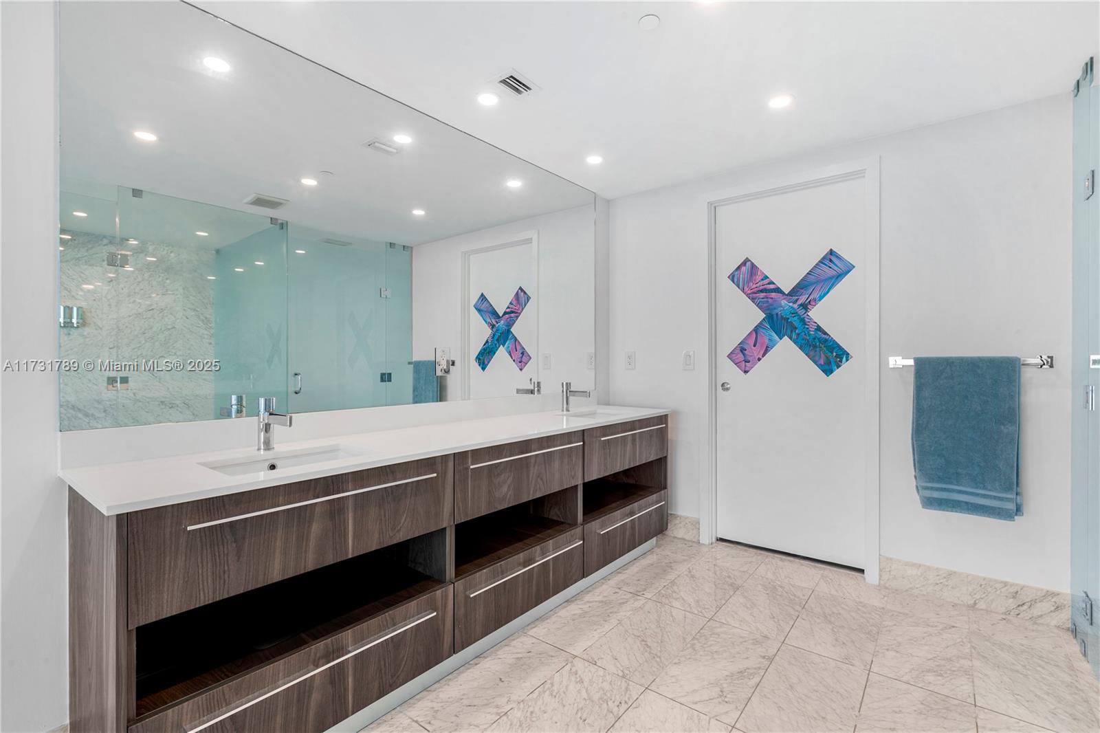 ONE PARAISO CONDO - Residential