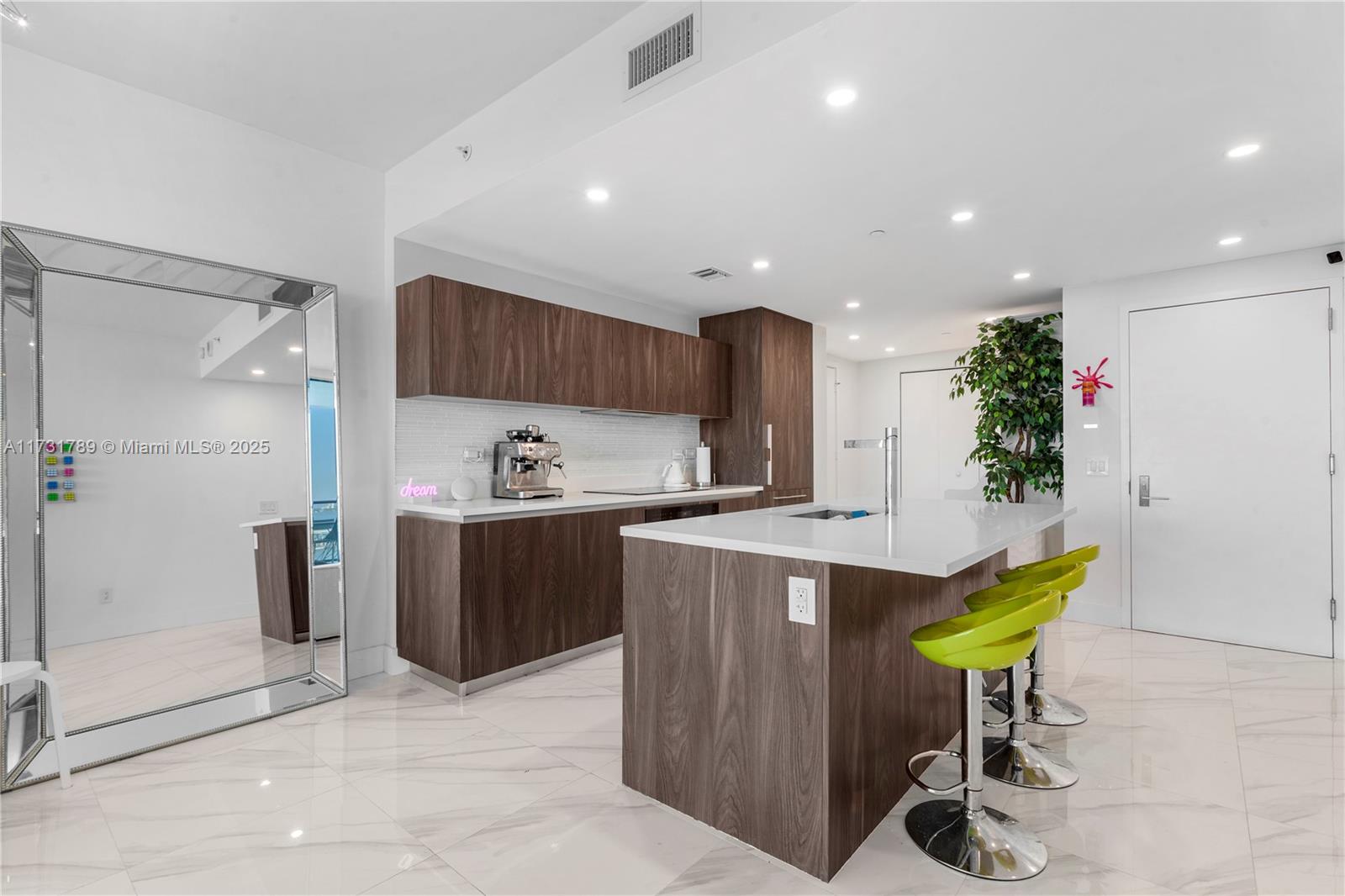 ONE PARAISO CONDO - Residential