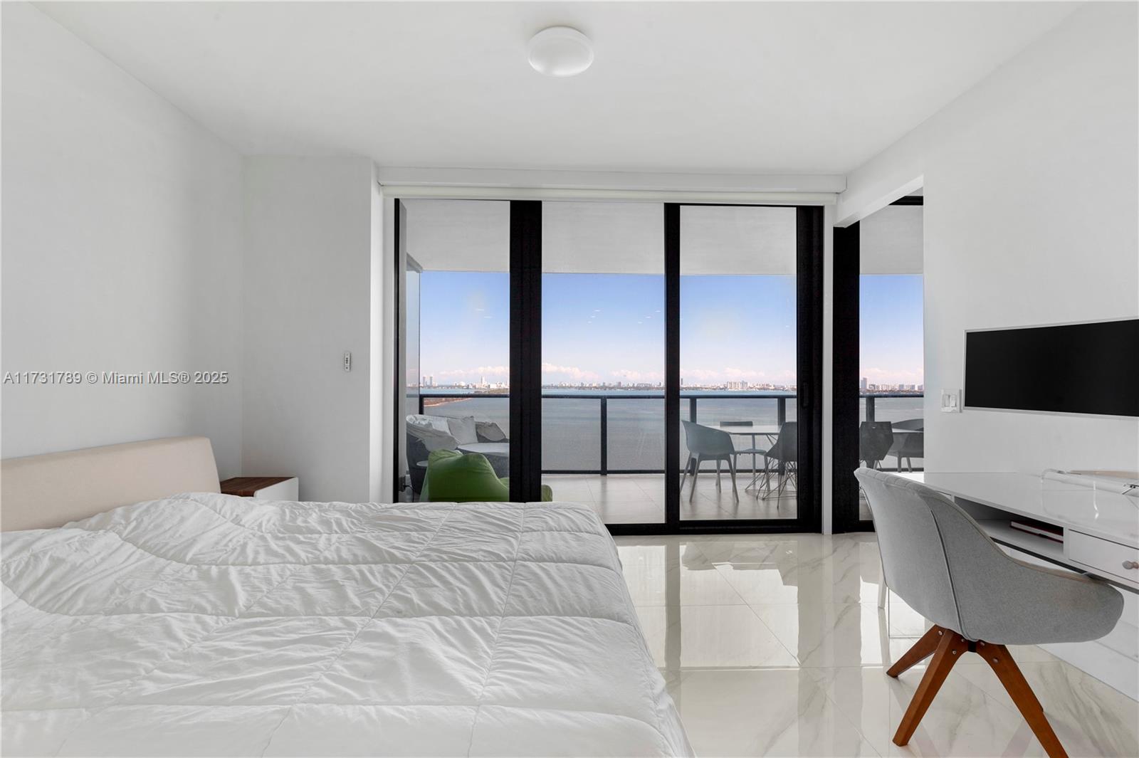 ONE PARAISO CONDO - Residential