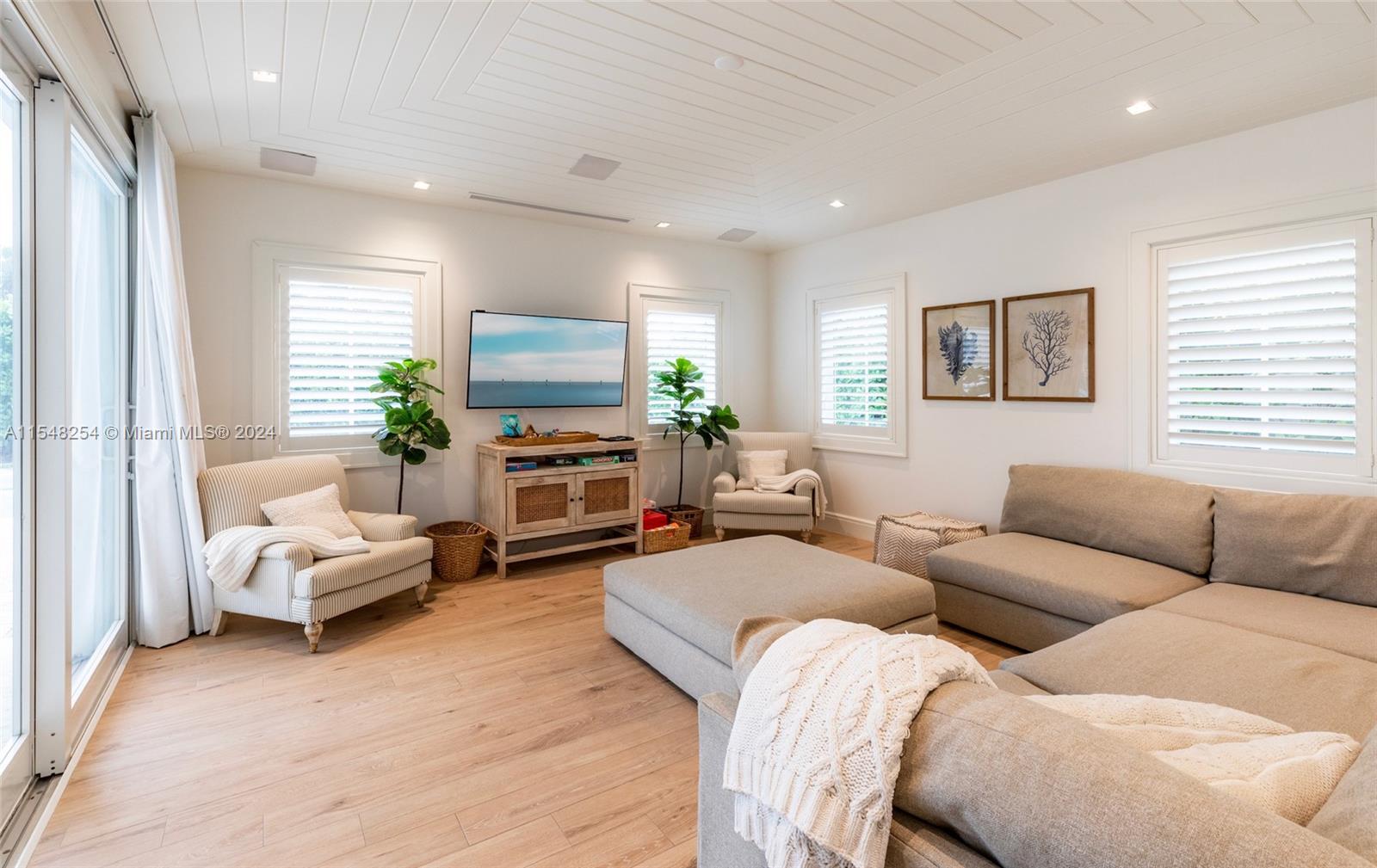 CONTINENTAL HOMES - Residential