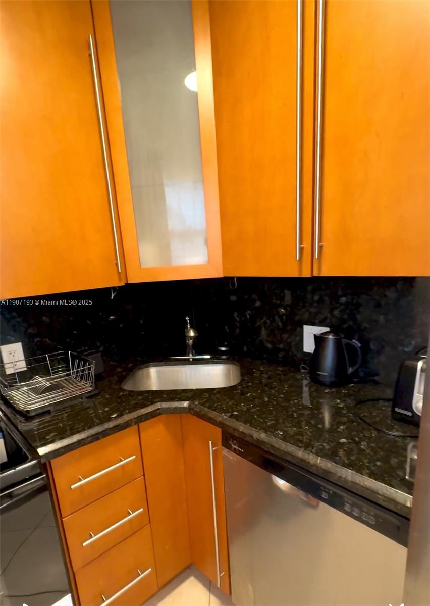 919 MICHIGAN CONDO - Residential Lease