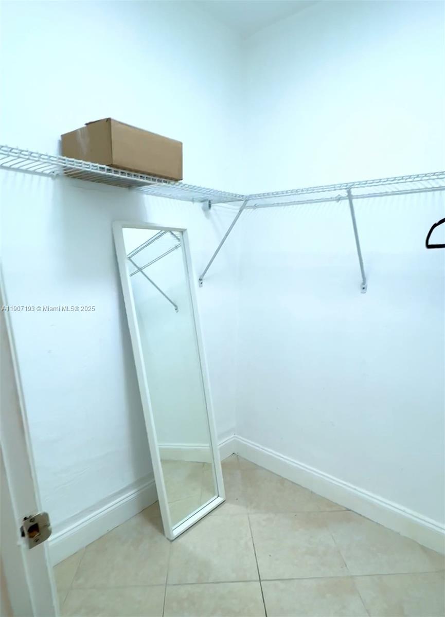 919 MICHIGAN CONDO - Residential Lease