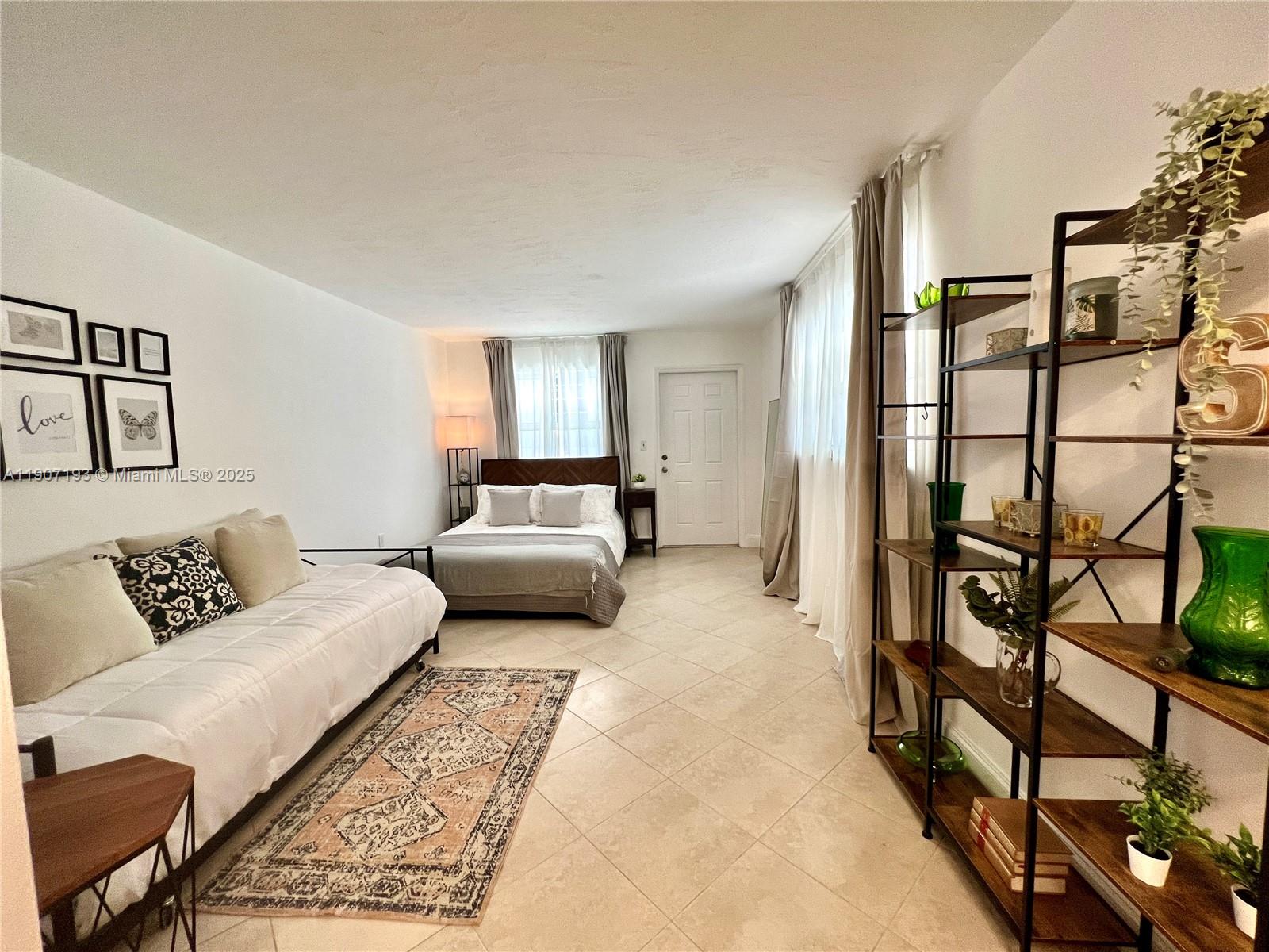 919 MICHIGAN CONDO - Residential Lease