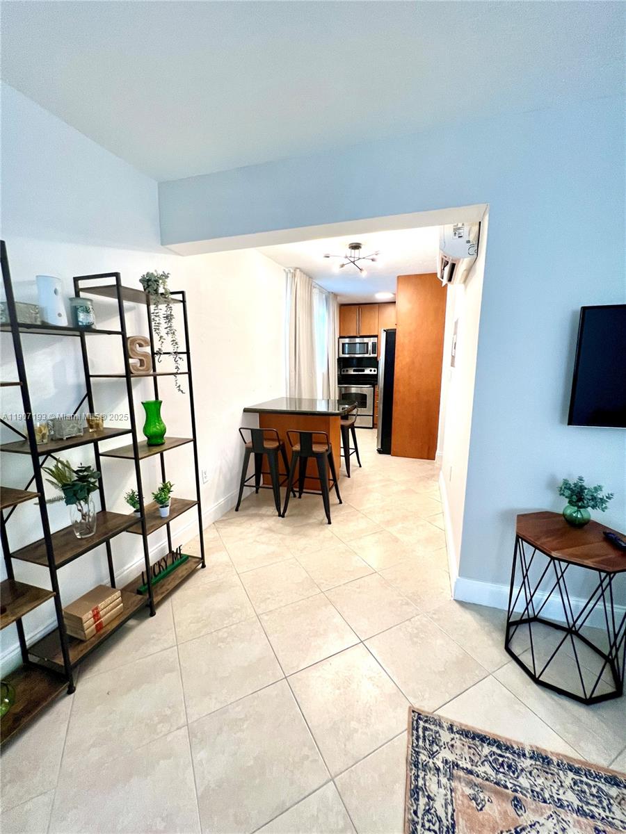 919 MICHIGAN CONDO - Residential Lease