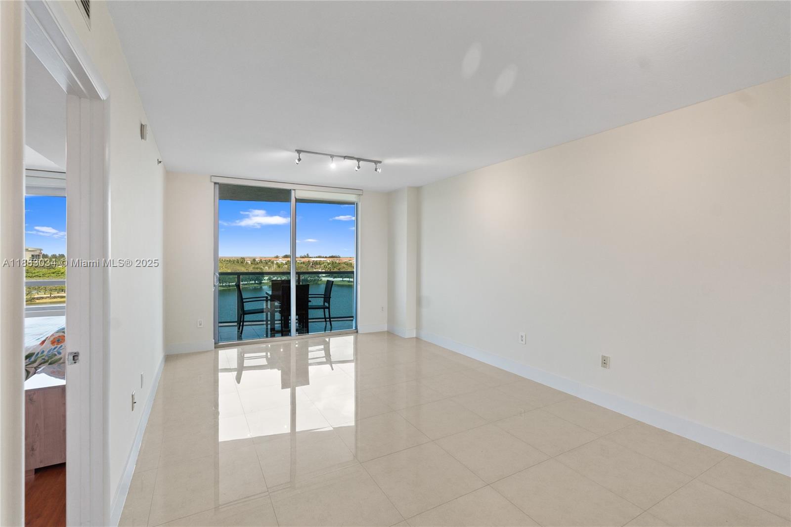 TAO SAWGRASS CONDOMINIUM - Residential