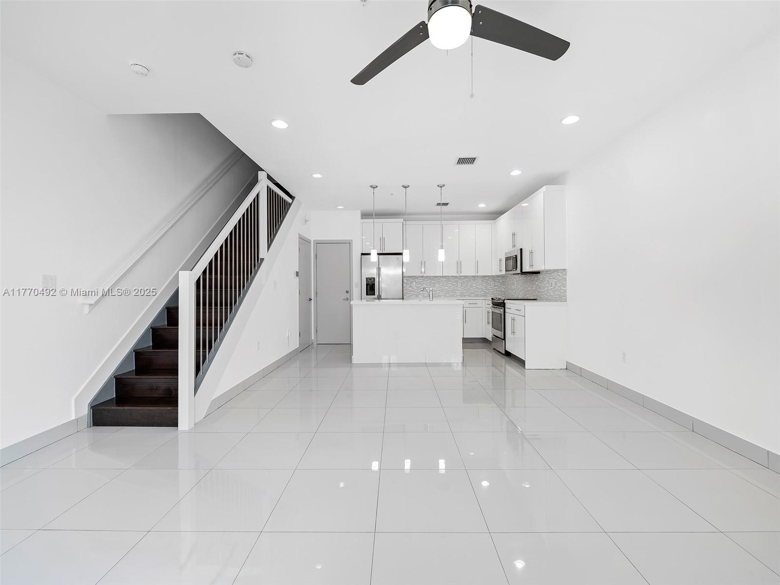 2601 NE 212th Ter 102