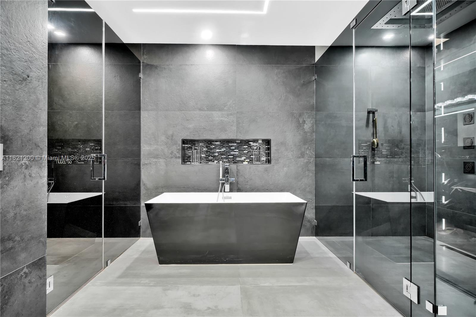 J G HEADS FARMS - Residential