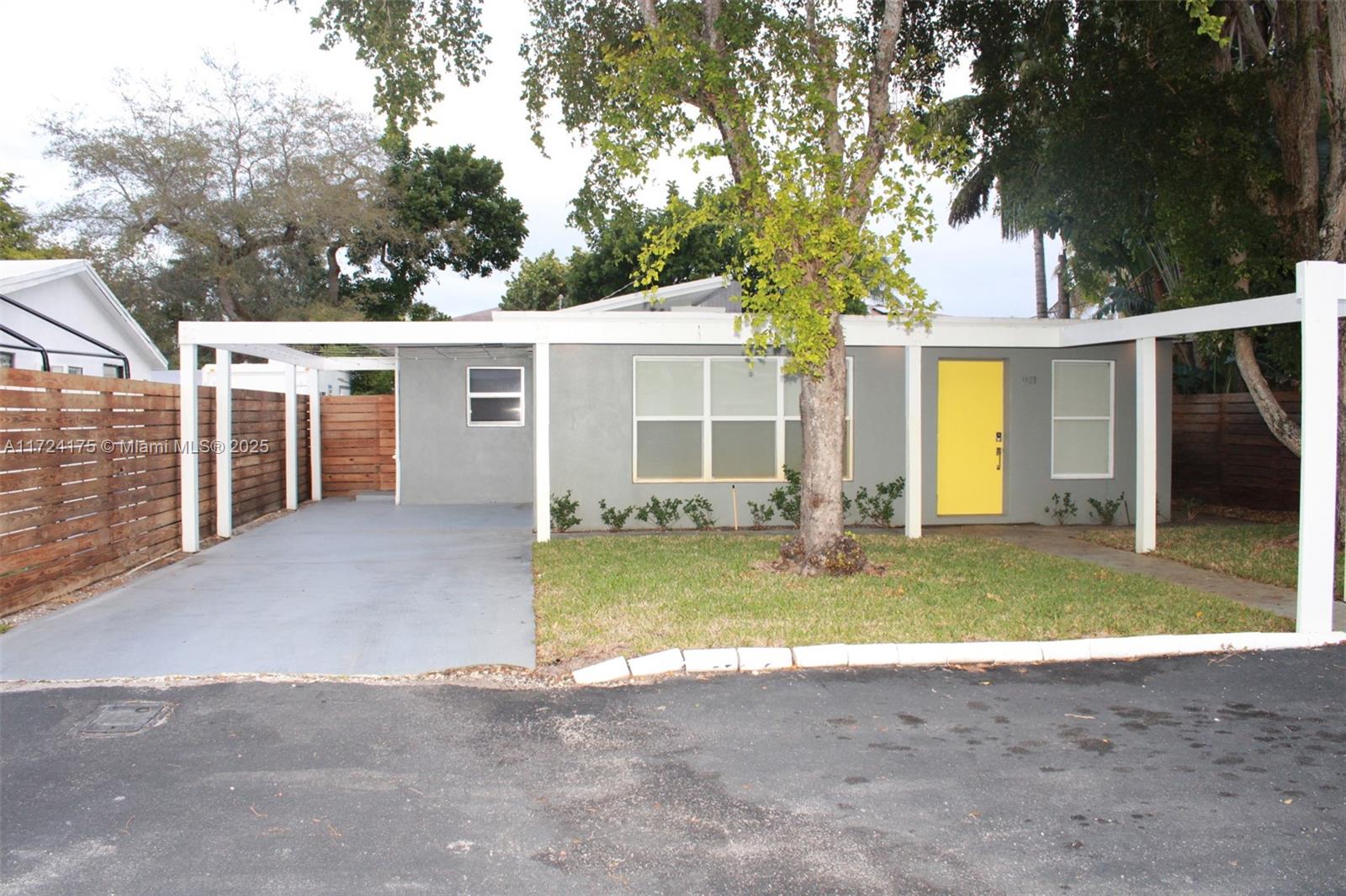 Rental Property at 4030 Ne 13th Ave, Oakland Park, Miami-Dade County, Florida - Bedrooms: 2 
Bathrooms: 2  - $3,150 MO.