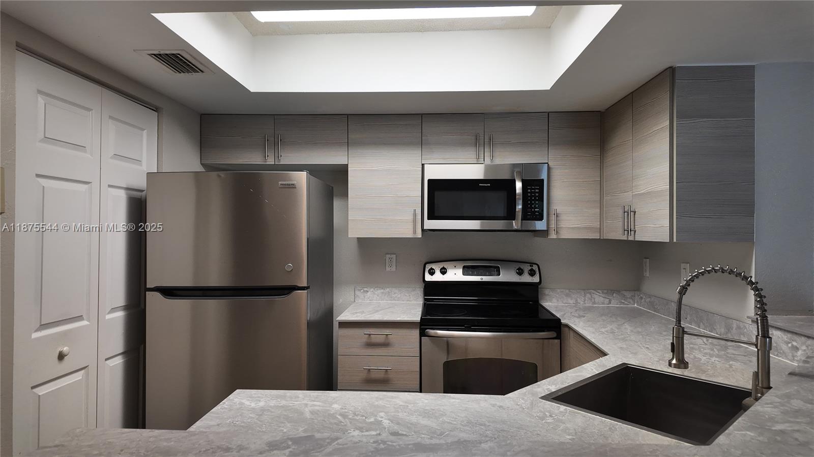 VISCONTI CONDO - Residential Lease