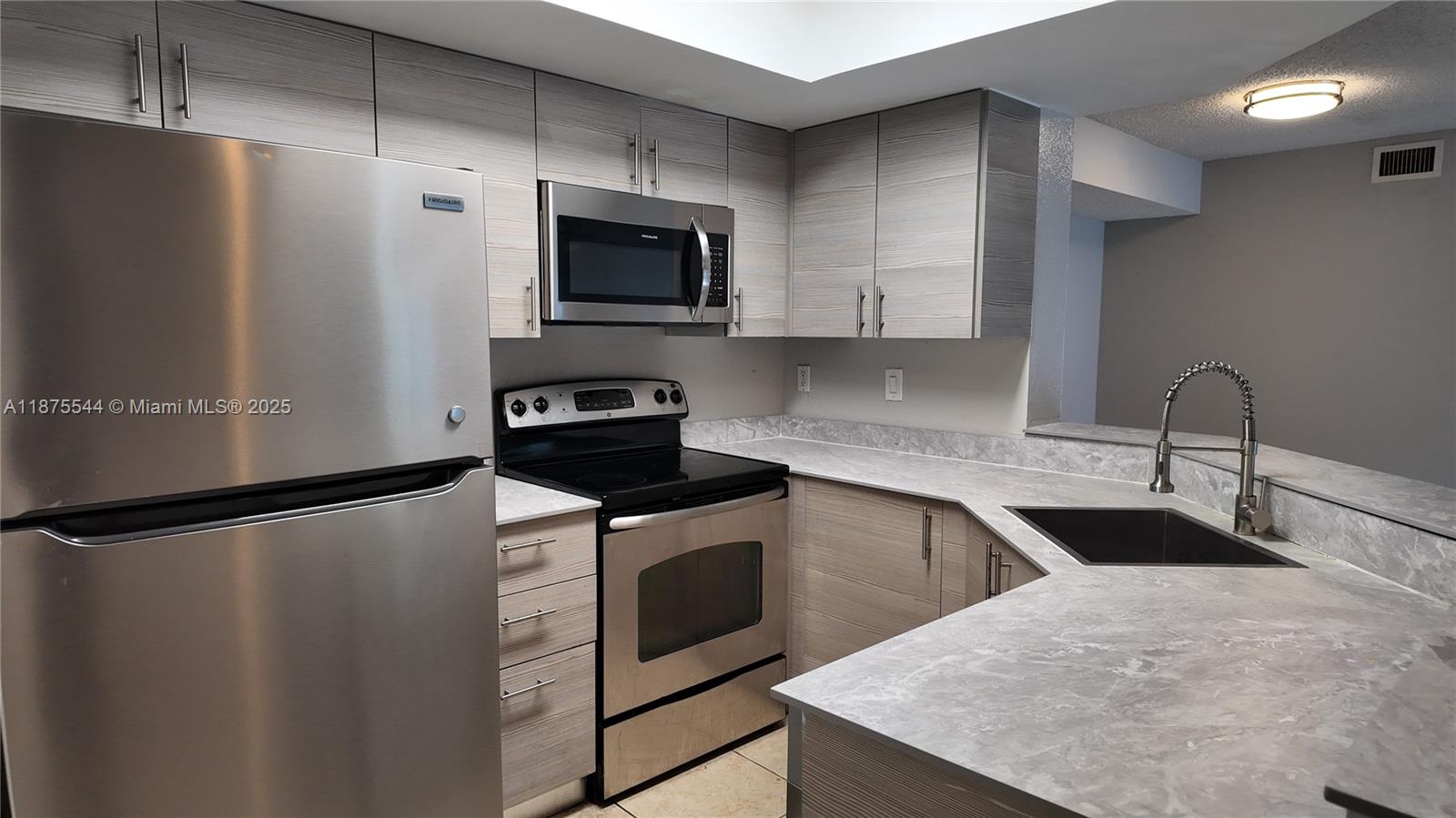 VISCONTI CONDO - Residential Lease