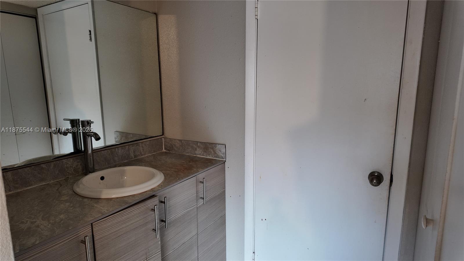 VISCONTI CONDO - Residential Lease