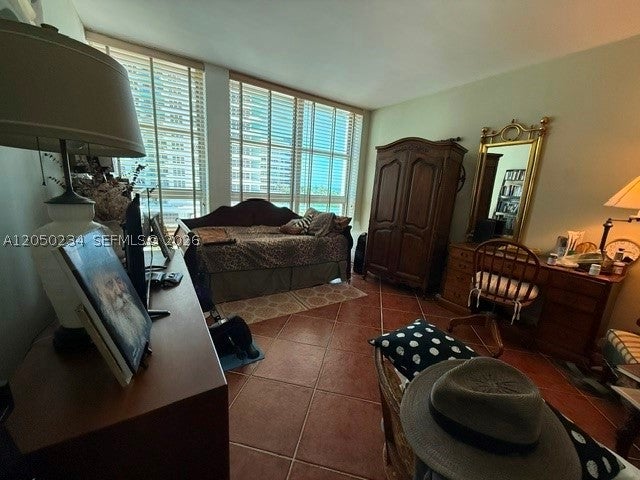 5055 Collins Ave 4C