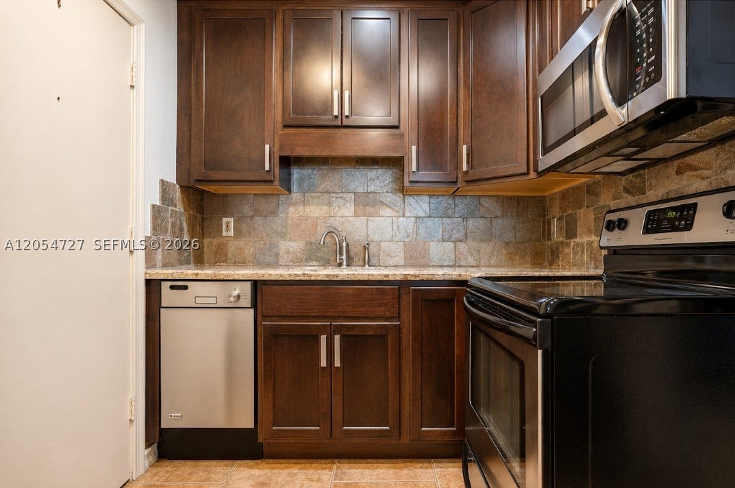 2201 NE 66th St 1302