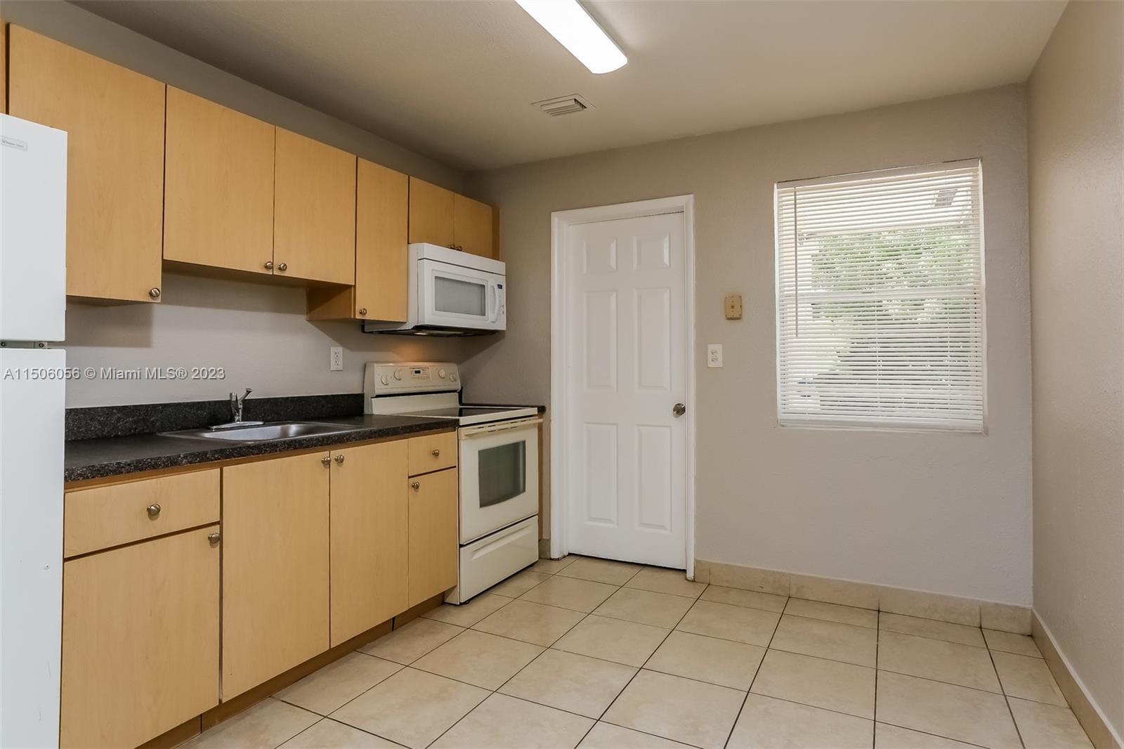 BROADVIEW COUNTRY CLUB ES - Residential Lease