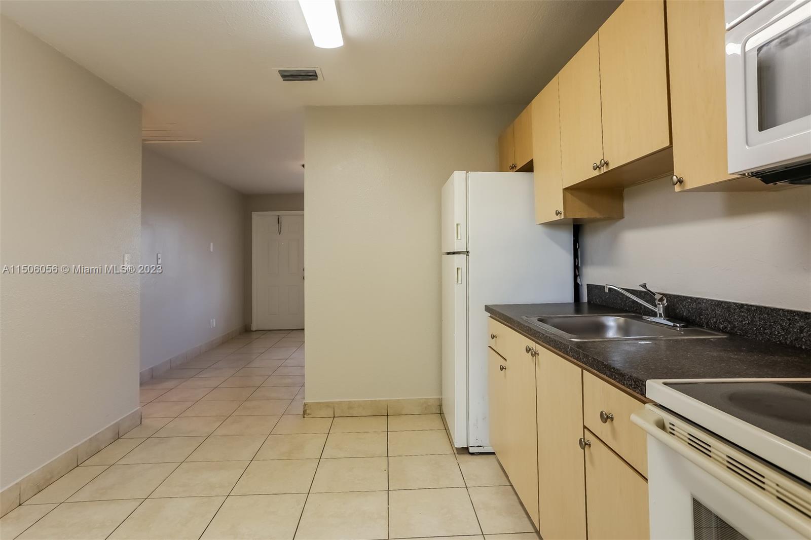 BROADVIEW COUNTRY CLUB ES - Residential Lease