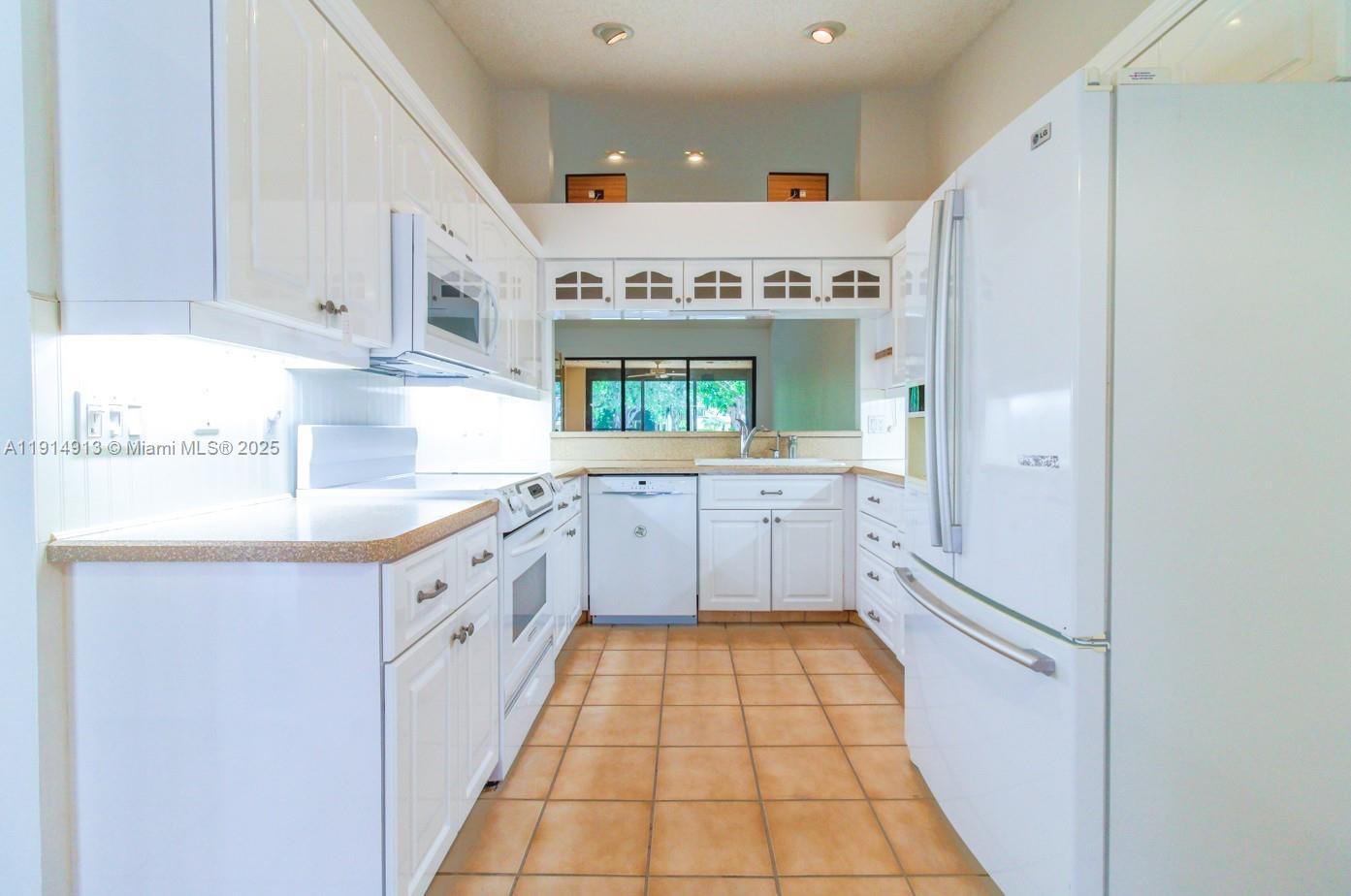 VILLAS OF BOCA DELRAY CON - Residential Lease