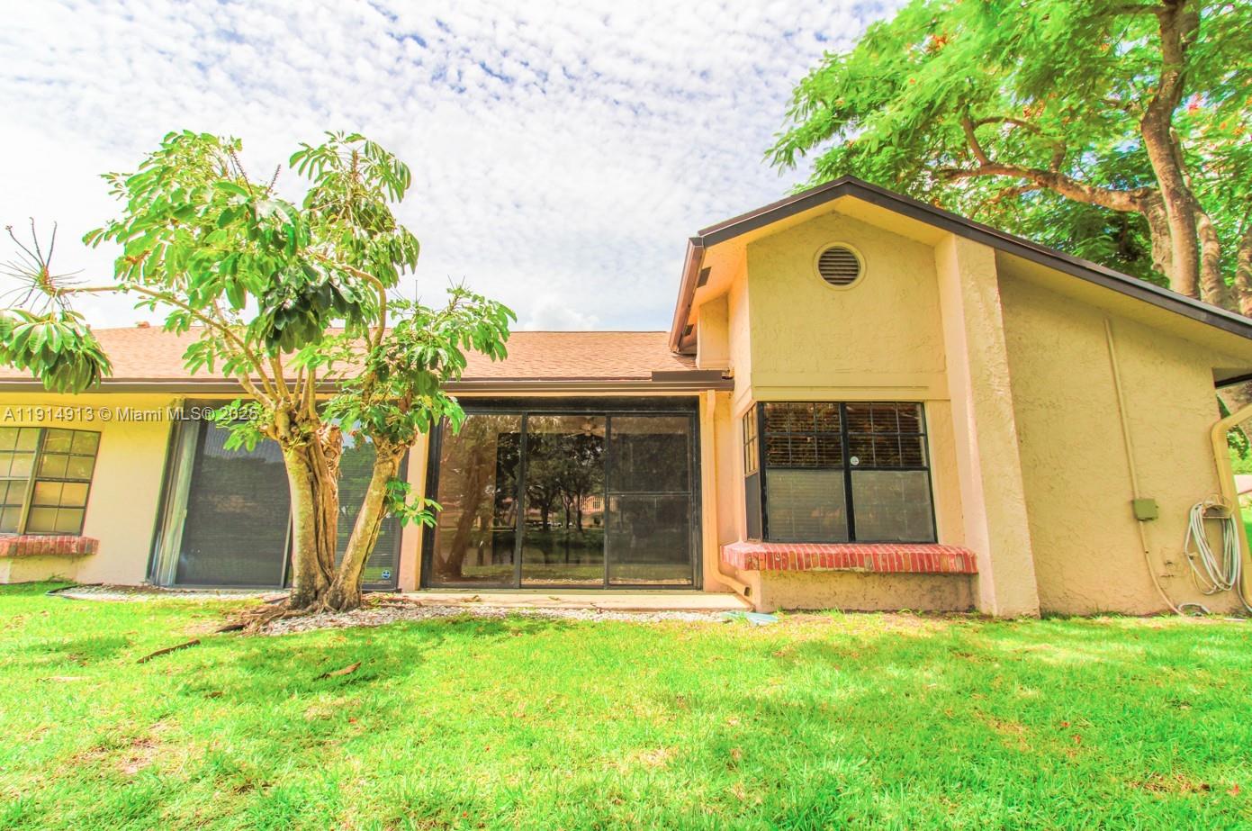 VILLAS OF BOCA DELRAY CON - Residential Lease