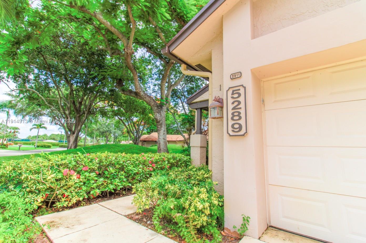 VILLAS OF BOCA DELRAY CON - Residential Lease