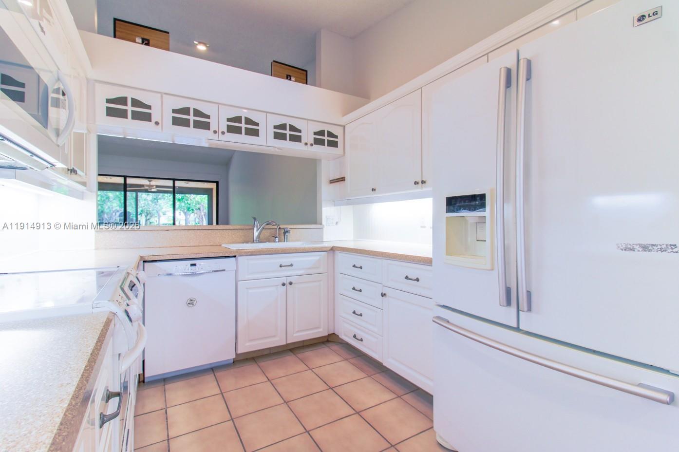 VILLAS OF BOCA DELRAY CON - Residential Lease